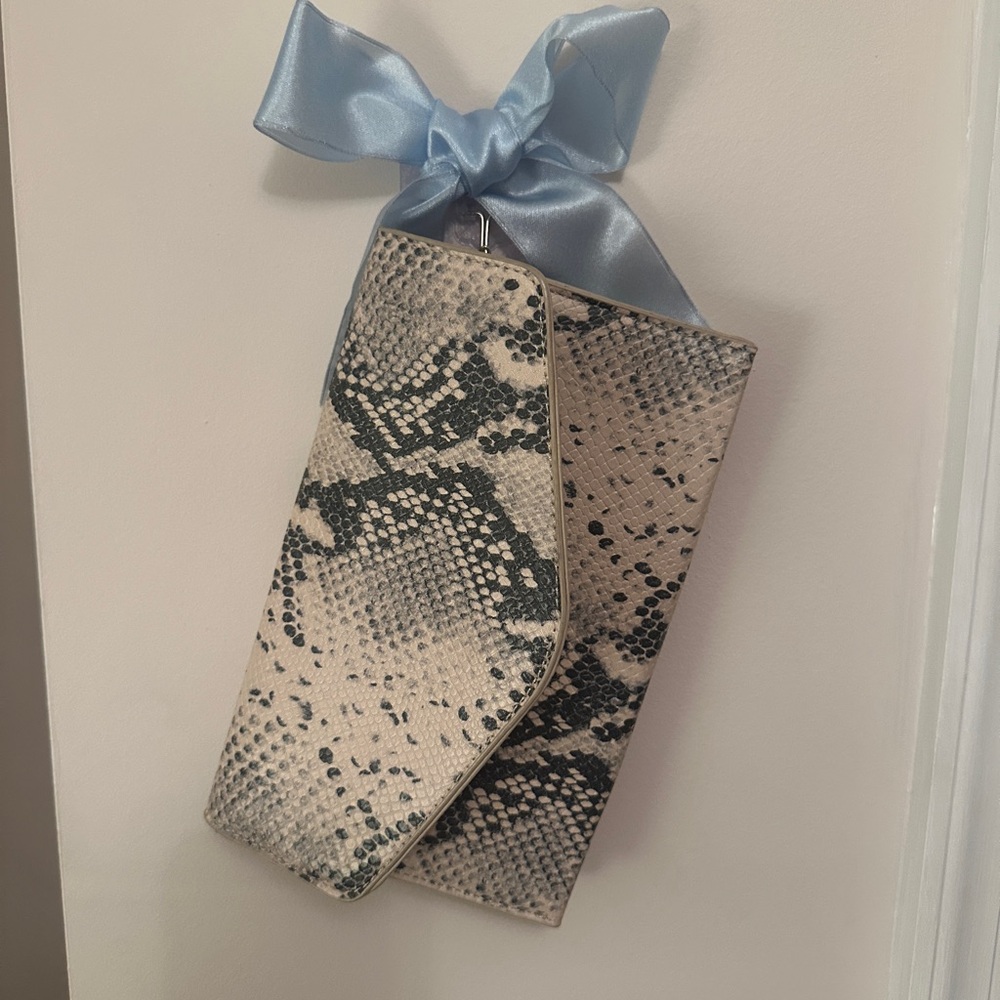 Steve Madden Snakeskin handheld clutch